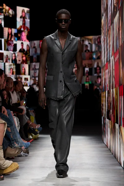 Look 10